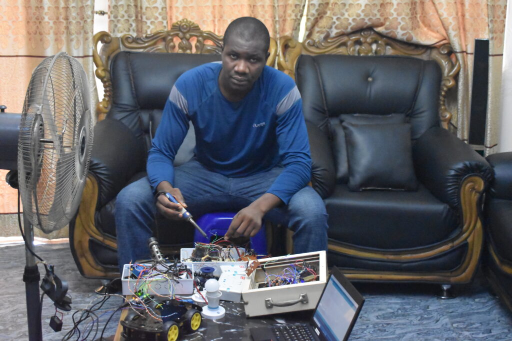 AUTOMATIC FAN SPEED REGULATOR USING VOICE COMMAND OR MOBILE APPLICATION AUTOMATIC FAN SPEED REGULATOR USING VOICE COMMAND OR MOBILE APPLICATION