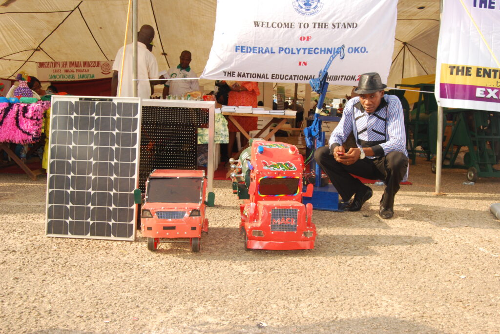 GSM-CONTROLLED NNPC TRUCK (SMART ELECTRIC VEHICLE) GSM-CONTROLLED NNPC TRUCK (SMART ELECTRIC VEHICLE)